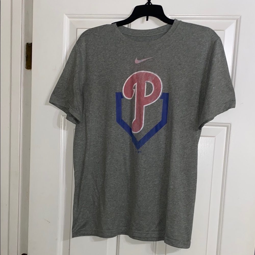 Nike Gray Graphic Philadelphia Phillies Men's Shirt